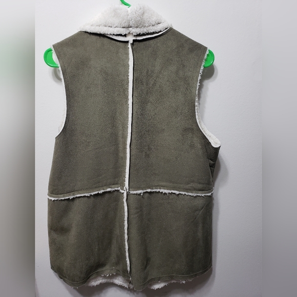 Caslon Faux Fur Cozy Vest! - Picture 2 of 5